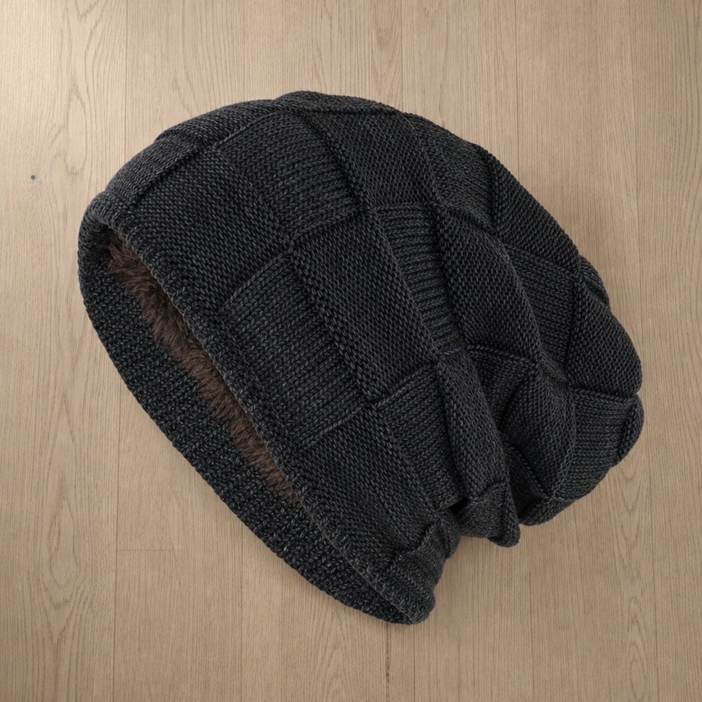Meteora Fleece Lined Slouchy Beanie in Black